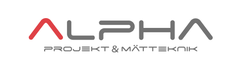 Logotyp för Alpha Projekt & Mätteknik med stiliserad text i svart och rött.